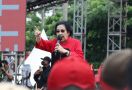 Megawati: Jangan Kesengsem Memilih Orang Hanya Dikasih Bansos - JPNN.com