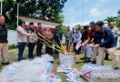 KPU Bogor Musnahkan Ribuan Surat Suara Pemilu 2024 - JPNN.com