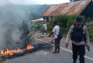 Salah Paham Pemindahan Kotak Suara, Warga Blokir Jalan Trans Papua - JPNN.com