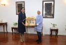 Temui Dubes RI untuk Laos, Menaker Ida Fauziyah Bahas Peluang Kerja Sama Ketenagakerjaan - JPNN.com