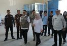 Pemkot Palembang dan Bulog Salurkan Bantuan Pangan 10 Kg Beras Kepada Warga - JPNN.com
