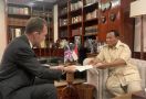 Bawa Sepucuk Surat, Dubes Inggris Temui Prabowo di Jakarta - JPNN.com
