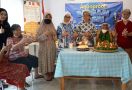Aquaproof Berbagi Kasih dengan Oma Opa di Panti Werdha Wisma Mulia - JPNN.com
