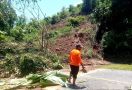 Longsor Putus Akses Jalan Lintas Sulawesi di Gorontalo Utara - JPNN.com