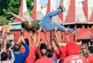 Nama Prabowo Menggetarkan Stadion Agus Salim, Rp 1 Miliar! - JPNN.com