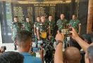 Oknum Prajurit TNI Serang Polres Jayawijaya, Mayjen Izak Buka Suara - JPNN.com