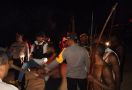 Massa Pendukung 2 Parpol Saling Serang, Satu Orang Tertembus Anak Panah - JPNN.com
