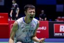 Lihat Detik-Detik Wang Tzu Wei Mengubur Viktor Axelsen di French Open 2024 - JPNN.com