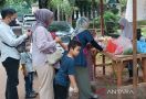 Menjelang Ramadan, Pedagang Bunga Musiman di TPU Menteng Pulo Dapat Berkah - JPNN.com
