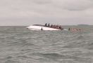 Diterjang Ombak Tinggi, Kapal Pembawa 30 Penumpang Terbalik di Kepulauan Seribu - JPNN.com