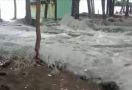 Banjir Rob Terjang Warga Palabuhanratu Sukabumi - JPNN.com