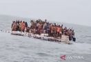 Mau ke Australia, Kapal Pengangkut Seratusan Warga Rohingya Terbalik di Aceh - JPNN.com
