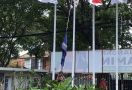 Kecewa dengan Surya Paloh, Sukarelawan Turunkan Bendera NasDem di Rumah Timnas AMIN - JPNN.com