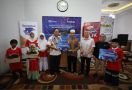 Ramadan Berbagi, Garuda Beverage Salurkan Beasiswa Pendidikan & Ribuan Sepatu  - JPNN.com