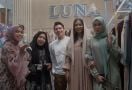 Ridho Ilahi Berburu Baju Lebaran untuk Ibunda Jelang Hari Raya Idulfitri - JPNN.com