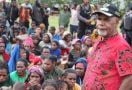 Deinas Geley Ajak Masyarakat Papua Tengah Terus Rajut Kebersamaan - JPNN.com