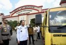 Tegas, Pj Gubernur Agus Fatoni Setop Truk Penyebab Kemacetan di Jalan Palembang-Betung - JPNN.com