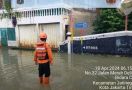 Luapan Kali Ciliwung, Jakarta Banjir Hari Ini, Catat Lokasinya - JPNN.com