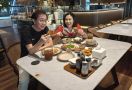 Cicipi Ayam Goreng di Restoran Bima Yamgor, Veronica Tan: Enak Banget! - JPNN.com