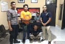 Momen Brimob Gadungan Tak Berkutik saat Ditangkap Polisi, Lihat - JPNN.com