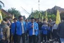 Aksi Demonstrasi Korban Bekas Lubang Tambang di Polda Kaltim Ricuh, 6 Mahasiswa Terluka - JPNN.com