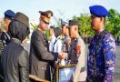 24 Personel Berprestasi di Polda Sulbar Diberi Penghargaan, Irjen Adang: Jangan Cepat Puas - JPNN.com