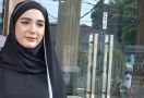 3 Berita Artis Terheboh: Gugatan Yasmine Ow Dibatalkan, Penyebab Baim Wong Batal Naik Haji - JPNN.com