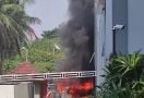 Kebakaran di Universitas Trisakti dari Korsleting Bus - JPNN.com