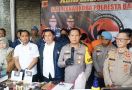 Polisi Bongkar Rumah Industri Tembakau Sintetis di Bandung - JPNN.com