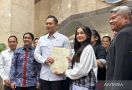 Nirina Zubir Terima 2 Sertifikat Tanah dari Menteri AHY - JPNN.com