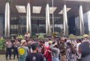 Puluhan Massa Amarah Minta KPK Turun ke Melawi - JPNN.com