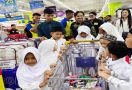 Sungguh Mulia, Hasnuryadi Ajak Anak-anak Yatim Belanja ke Mal - JPNN.com