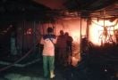 Kebakaran Melanda 276 Los Pasar Barang Bekas di Kudus - JPNN.com