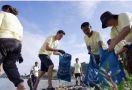 Hari Laut Sedunia, Ta'aktana Resort & Spa Gelar Beach Clean-Up - JPNN.com