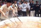 Putra Siregar & Bobon Santoso Berkolaborasi, Masak 1.000 Porsi Daging Kurban - JPNN.com