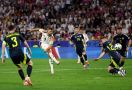 EURO 2024: Tangan Fan Patah Kena Tendangan Melenceng Striker Jerman - JPNN.com