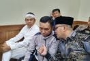 Dedi Mulyadi Dampingi Ayah Pegi Setiawan di Sidang Praperadilan - JPNN.com