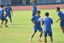 Latihan Perdana Persib Bandung Tanpa Bojan Hodak, Pemain Belum Lengkap - JPNN.com