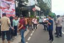 Forum Aktivis Nusantara Gelar Aksi di Kantor Luhut, Ini Tuntutannya - JPNN.com