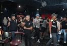 Pengunjung MP Club Kocar-Kacir Dirazia Polda Riau, Ada Pil Ekstasi di Meja, 16 Orang Diangkut - JPNN.com