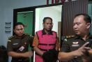 Terjerat Korupsi, Kadisparpora Kota Serang Langsung Ditahan Jaksa, Lihat - JPNN.com