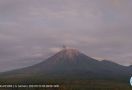 Berstatus Waspada, Gunung Semeru Erupsi dengan Letusan 700 Meter di Atas Puncak - JPNN.com