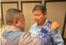 Ketum PATRIA Menyampirkan Kain Khas Sumba di Bahu Hashim Djojohadikusumo - JPNN.com