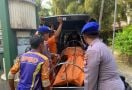 Ditpolairud Polda Banten Evakuasi Mayat WNA di Pantai Anyer - JPNN.com