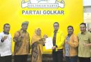 Terima SK Dukungan dari Golkar, Afni-Syamsurizal Tancap Gas Berlayar di Pilkada Siak 2024 - JPNN.com