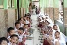 Kesaksian Orang Tua Siswa di Sukabumi Setelah Menyaksikan Uji Coba Makan Bergizi - JPNN.com