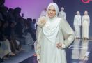 Jadi Muse Nobby, Dhini Aminarti Tampil Elegan di atas Panggung Muffest 2024 - JPNN.com