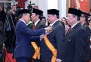 Terima Tanda Kehormatan dari Presiden, Menko Airlangga: Terima kasih - JPNN.com