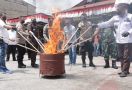 Polres Siak Klaim Selamatkan 14.000 Jiwa Setelah Musnahkan 7 Kg Ganja - JPNN.com