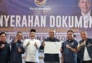 NasDem Serahkan Surat Rekomendasi ke 6 Cakada di Jabar, Salah Satunya Pasangan Farhan-Erwin - JPNN.com